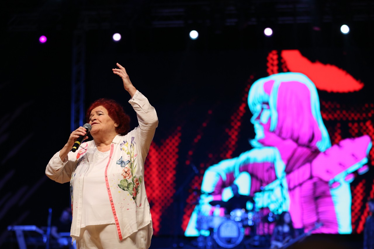 Selda Bağcan kadınlar için söyledi Türk müziğinin yaşayan efsanesi Selda Bağcan, Küçükçekmece Belediyesi Yahya Kemal Beyatlı Gösteri Merkezi’nde sahne aldı. Küçükçekmece Belediyesi ...