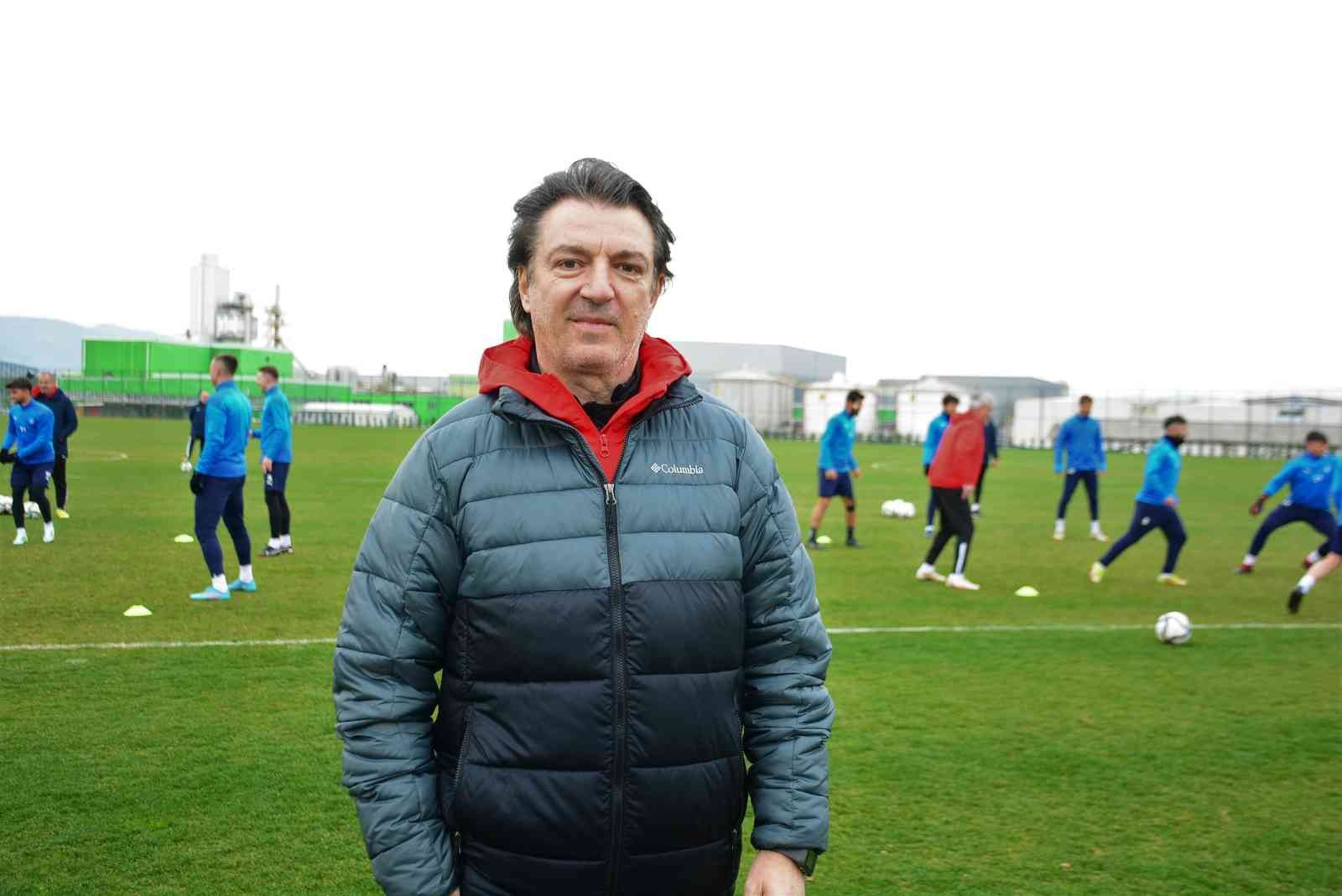 Mayıs ayına kadar hazırlıklarını Kocaeli’de sürdüren Tuzlaspor, İstanbulspor maçı öncesi çalışmalarını sürdürüyor. Antrenman öncesi açıklamalarda ...