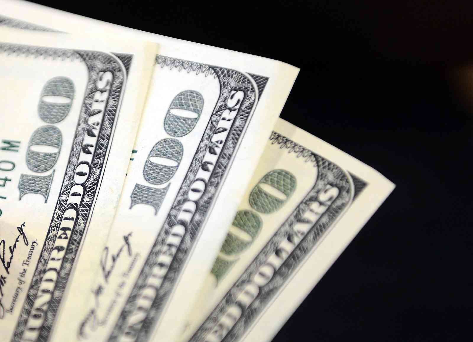 Serbest piyasada döviz fiyatları Dolar 14,8340 liradan, euro ise 16,2880 liradan güne başladı. İstanbul Kapalıçarşı’da 14,8320 liradan alınan dolar 14,8340 liradan, 16,2860 ...