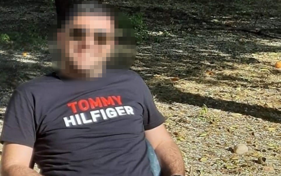 Balıkesir’de bir otel işletmecisi ile müşterisi arasında çıkan gürültü kavgasında silah ile yaralanan otel işletmecisi Barış Kıvrak, kaldırıldığı ...