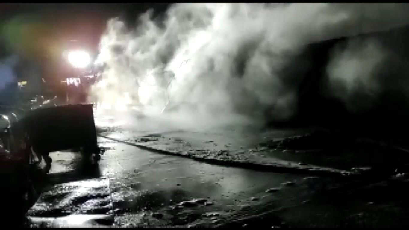 Silivri’de balıkçı barakalarında yangın: 12 baraka küle döndü Silivri’de balıkçıların depo olarak kullandığı barınaklar alev alev yandı. Yan yana bulunan 12 barınak küle dönerken içerde kimsenin olmaması ise ...