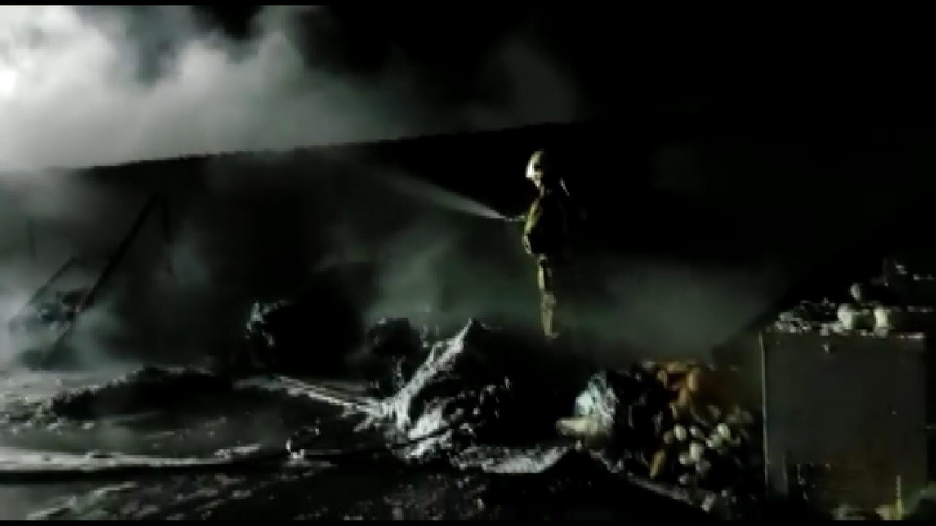 Silivri’de balıkçı barakalarında yangın: 12 baraka küle döndü Silivri’de balıkçıların depo olarak kullandığı barınaklar alev alev yandı. Yan yana bulunan 12 barınak küle dönerken içerde kimsenin olmaması ise ...