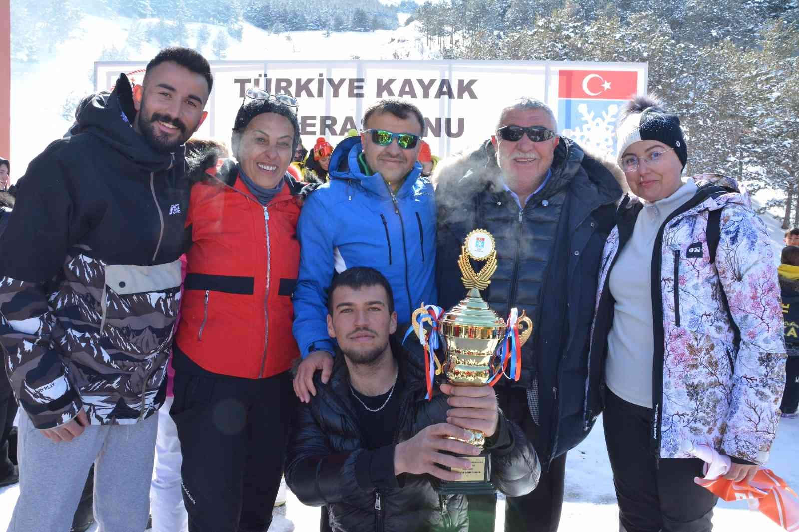 Snowboard’a Kayseri damgası Snowboard Türkiye Şampiyonası Erzurum’da sona erdi. Şampiyonaya Palandöken Kayak Merkezi ev sahipliği yaptı. Kayseri, 9 bin 355 puan toplayarak ...