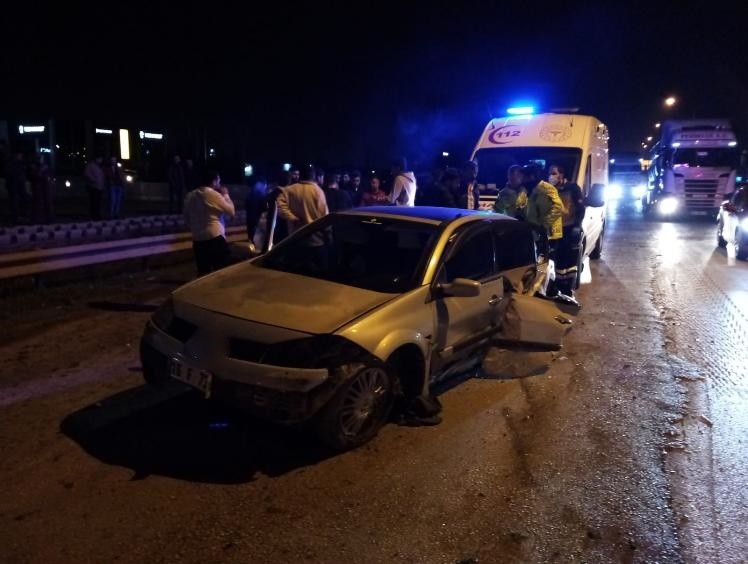 Sollarken 2 araca çarptı: 2 yaralı Bursa’nın İnegöl ilçesinde meydana gelen kazada kontrolden çıkan otomobil, seyir halindeki 2 otomobile çarptı; 2 kişi yaralandı. Kaza Bursa ...
