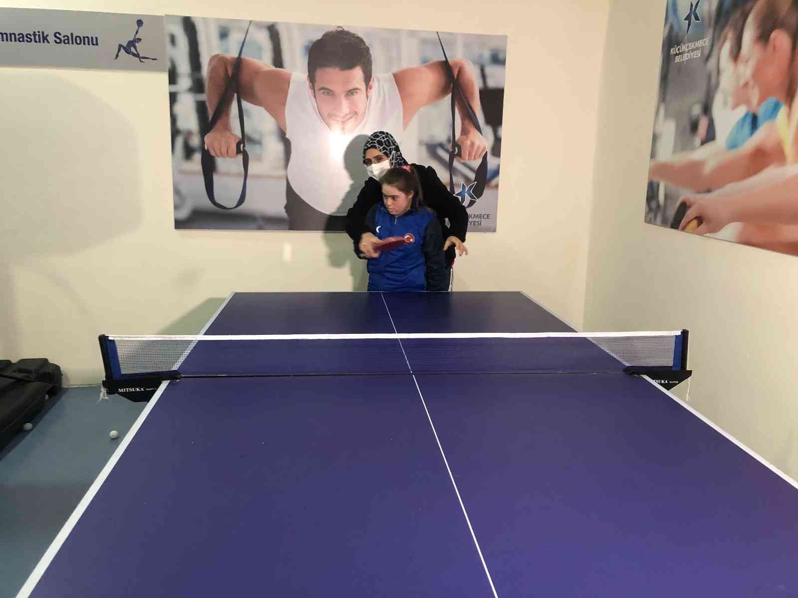 "Spor Hareketi" projesiyle özel çocuklar gelişimini ilerletiyor Küçükçekmece Belediyesi tarafından özel çocuklar için başlatılan "Spor Hareketi" projesi kapsamında, 5-14 yaş arası down sendromlu, otizmli ...