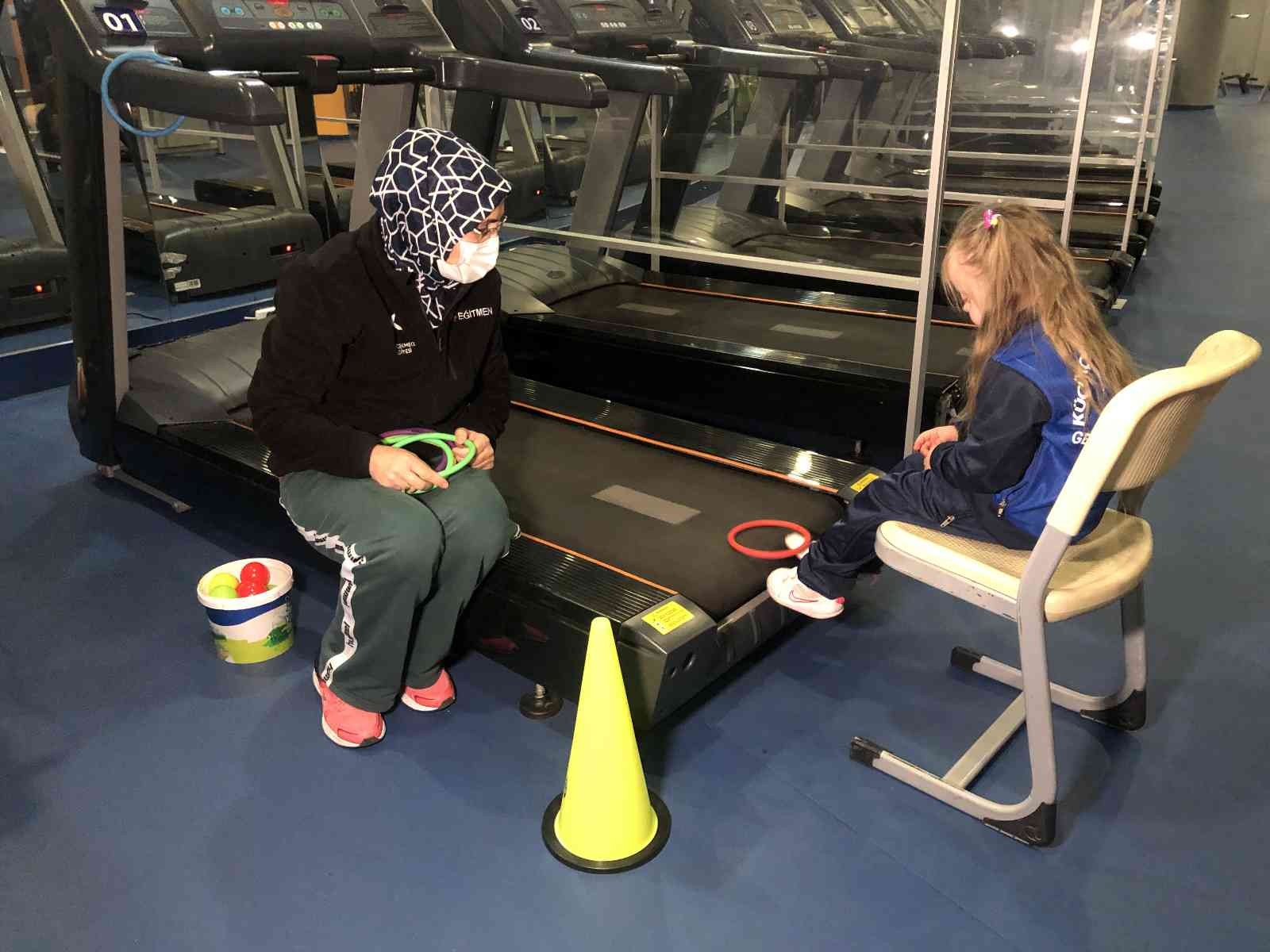 "Spor Hareketi" projesiyle özel çocuklar gelişimini ilerletiyor Küçükçekmece Belediyesi tarafından özel çocuklar için başlatılan "Spor Hareketi" projesi kapsamında, 5-14 yaş arası down sendromlu, otizmli ...