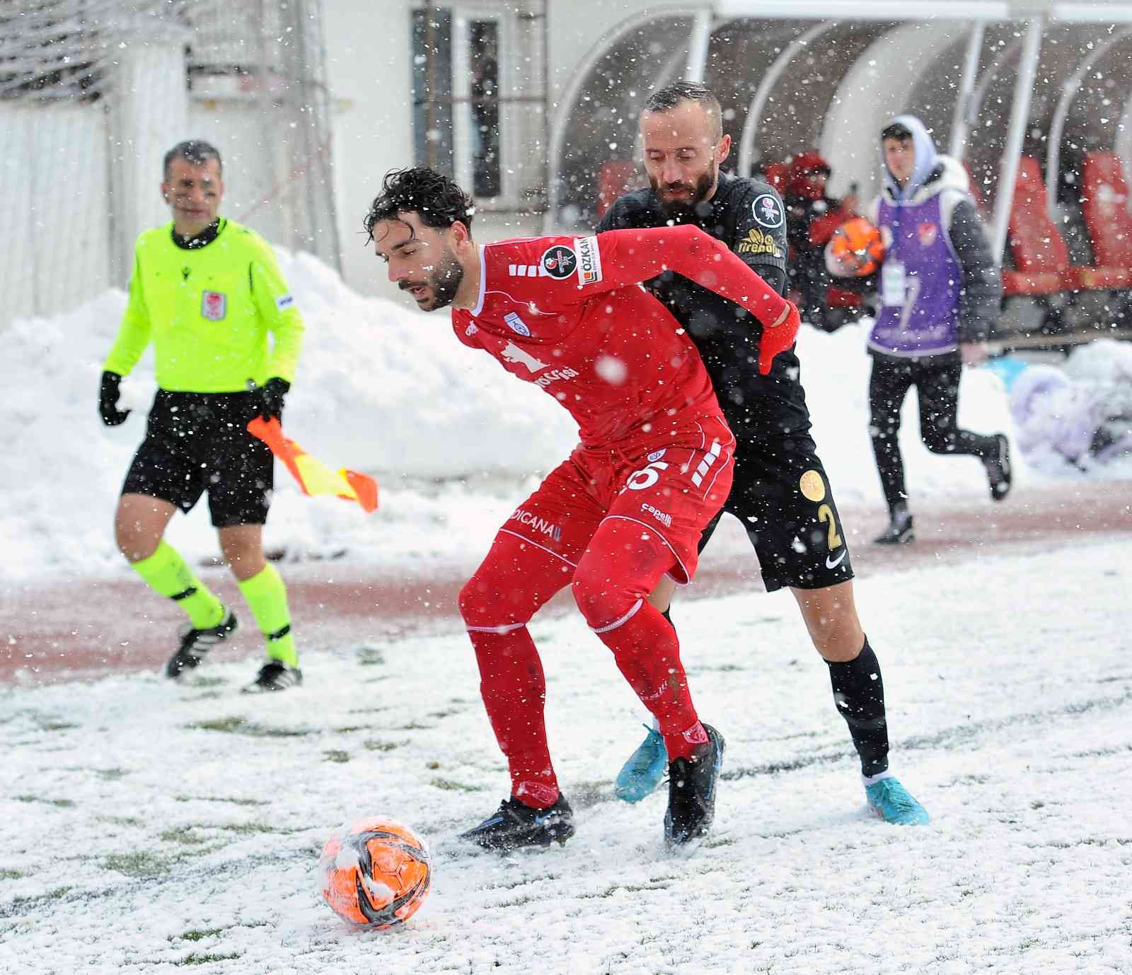 Spor Toto 1. Lig: Ümraniyespor: 0 - Altınordu: 1 Spor Toto 1. Lig’in 29. haftasında Ümraniyespor, sahasında karşılaştığı Altınordu’ya 1-0 mağlup oldu. Maçtan dakikalar 18. dakikada sol kanattan ...