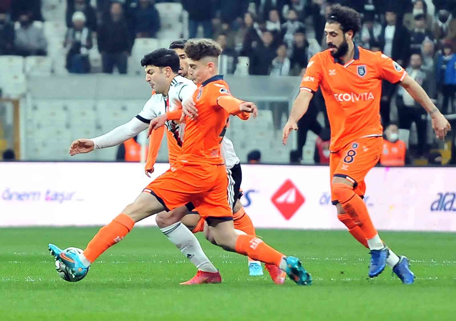 Spor Toto Süper Lig: Beşiktaş: 0 - Medipol Başakşehir: 0 (Maç devam ediyor) Spor Toto Süper Lig’in 28. haftasında Beşiktaş, sahasında Medipol Başakşehir ile karşı karşıya geliyor. Müsabakanın ilk 15 dakikası 0-0’lık ...