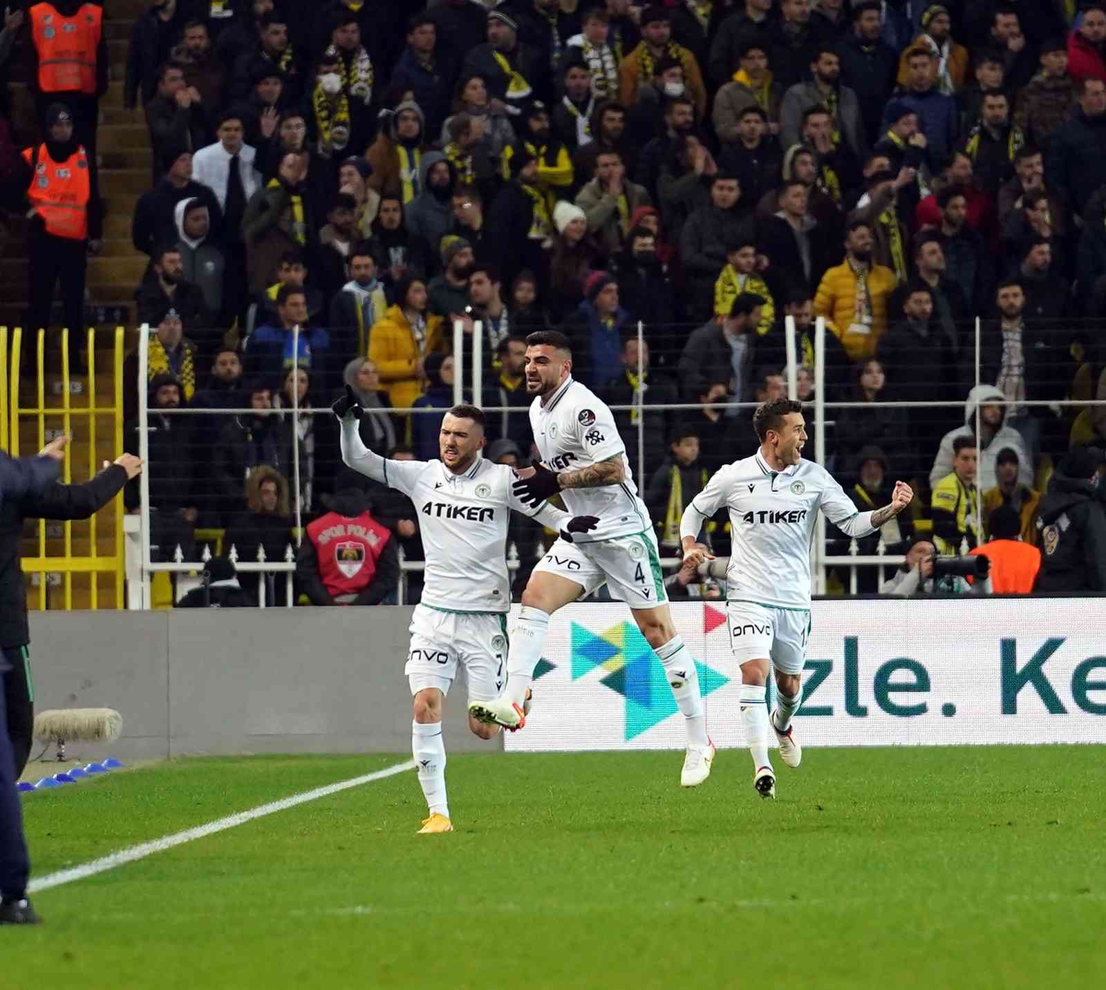 Spor Toto Süper Lig’in 30. haftasında Fenerbahçe sahasında Konyaspor ile karşılaşıyor. Mücadelenin ilk yarısı konuk ekibin 1-0’lık üstünlüğü ile ...