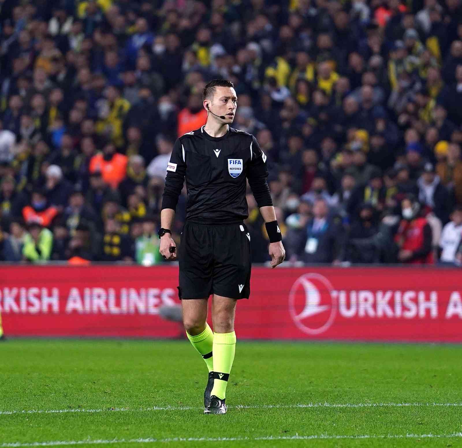 Spor Toto Süper Lig’in 28. haftasında Fenerbahçe, lider Trabzonspor’u ağırlıyor. İlk 45 dakika konuk ekibin 1-0’lık üstünlüğüyle sona erdi ...