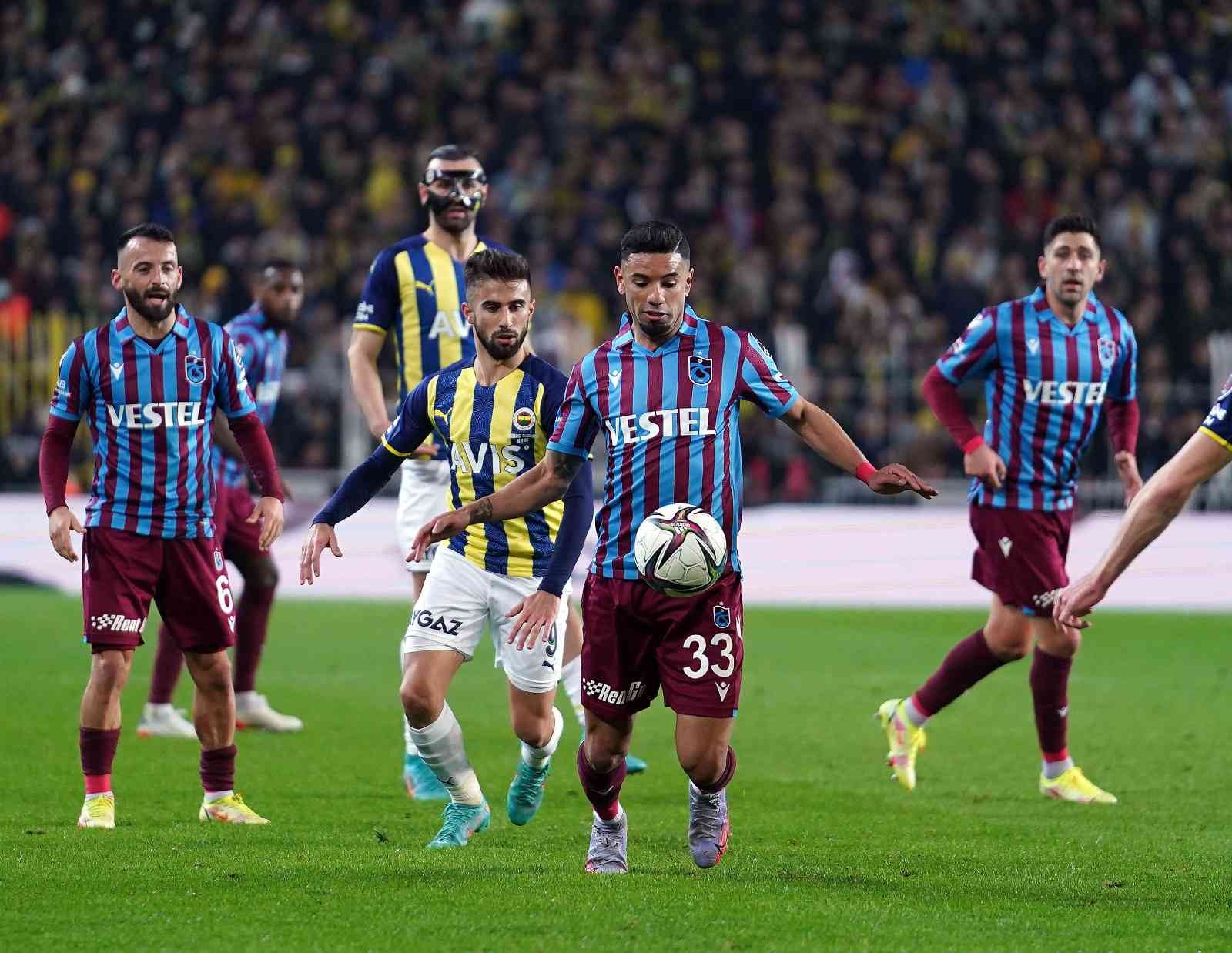Spor Toto Süper Lig’in 28. haftasında Fenerbahçe, lider Trabzonspor’u ağırlıyor. İlk 45 dakika konuk ekibin 1-0’lık üstünlüğüyle sona erdi ...