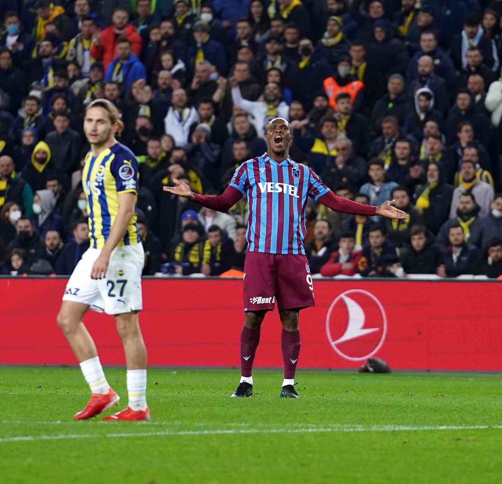 Spor Toto Süper Lig’in 28. haftasında Fenerbahçe, lider Trabzonspor’u ağırlıyor. İlk 45 dakika konuk ekibin 1-0’lık üstünlüğüyle sona erdi ...