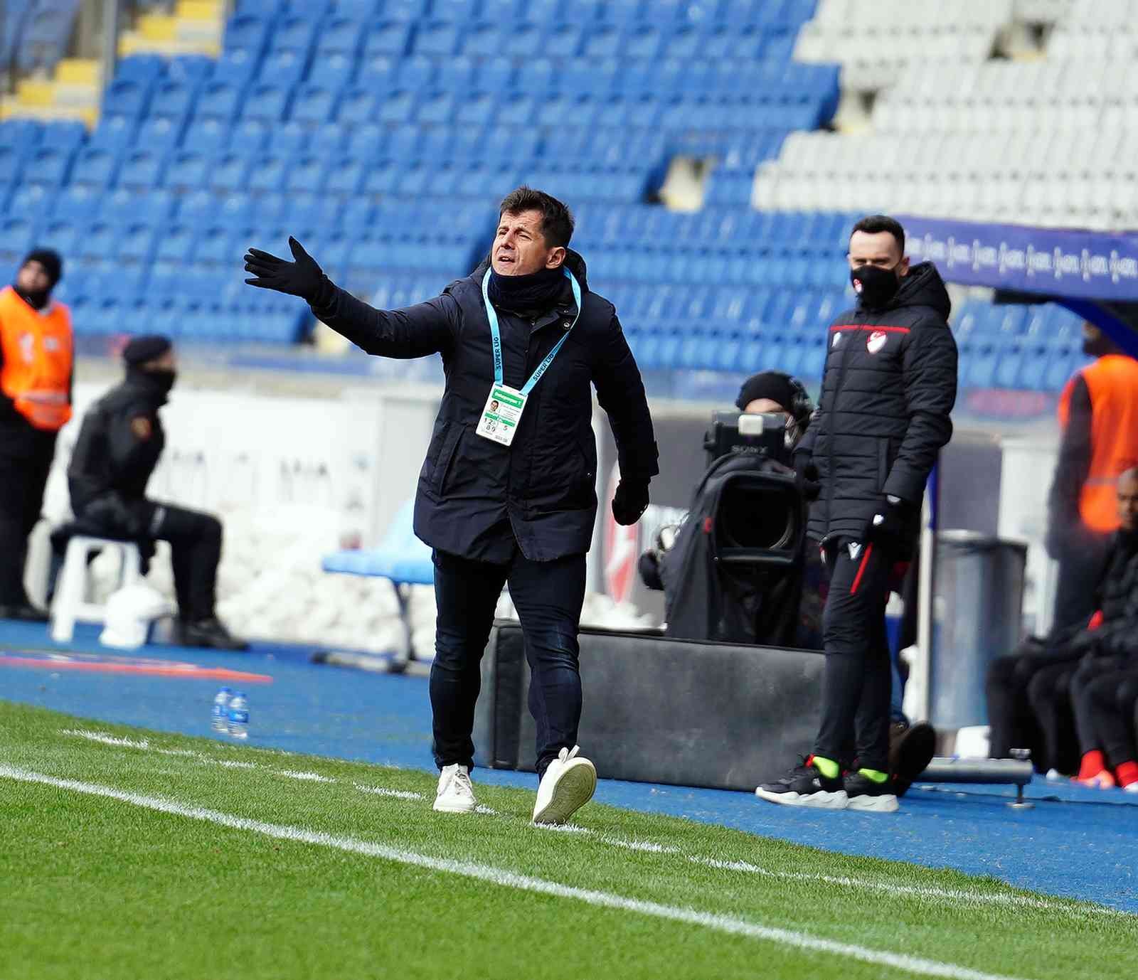 Spor Toto Süper Lig’in 29. haftasında Medipol Başakşehir, Antalyaspor’u ağırlıyor. Mücadelenin ilk yarısı Antalyaspor’un 1-0 üstünlüğü ile ...