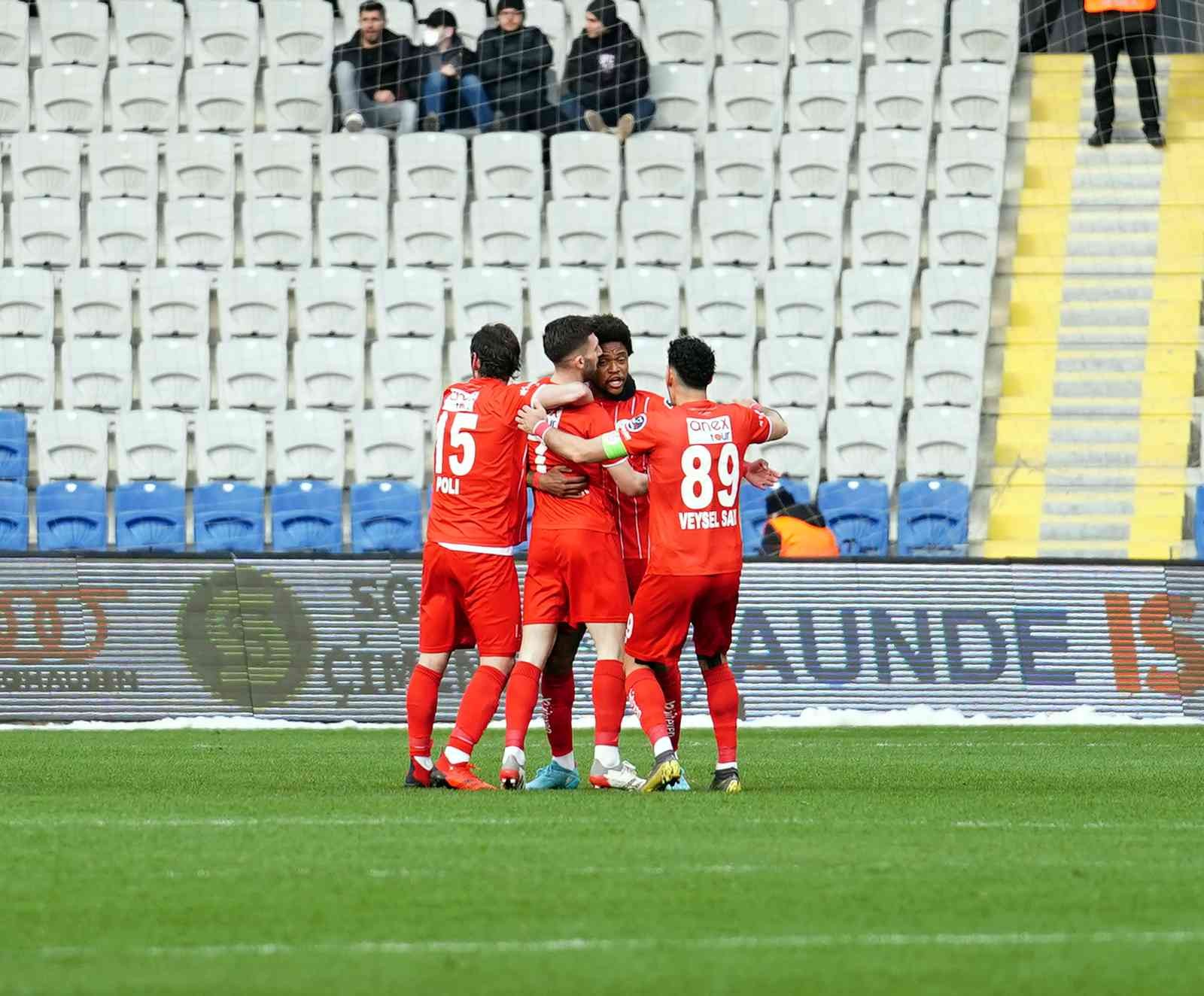 Spor Toto Süper Lig’in 29. haftasında Medipol Başakşehir, Antalyaspor’u ağırlıyor. Mücadelenin ilk yarısı Antalyaspor’un 1-0 üstünlüğü ile ...
