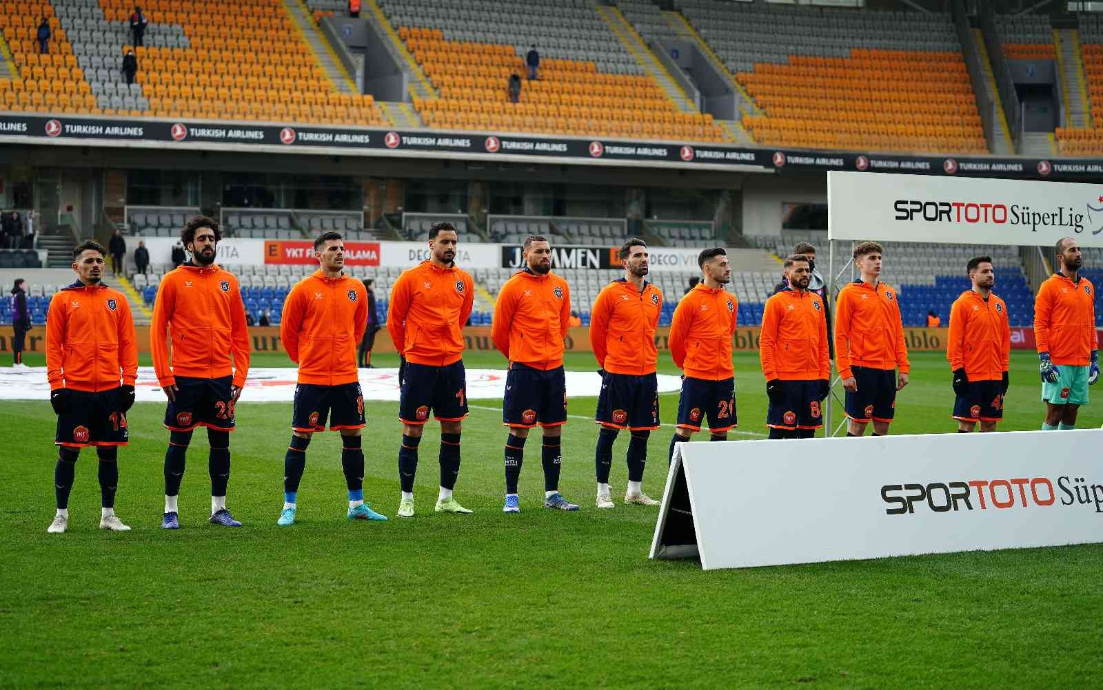 Spor Toto Süper Lig’in 29. haftasında Medipol Başakşehir, Antalyaspor’u ağırlıyor. Mücadelenin ilk yarısı Antalyaspor’un 1-0 üstünlüğü ile ...