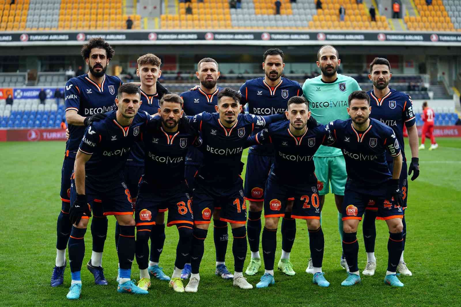 Spor Toto Süper Lig’in 29. haftasında Medipol Başakşehir, Antalyaspor’u ağırlıyor. Mücadelenin ilk yarısı Antalyaspor’un 1-0 üstünlüğü ile ...