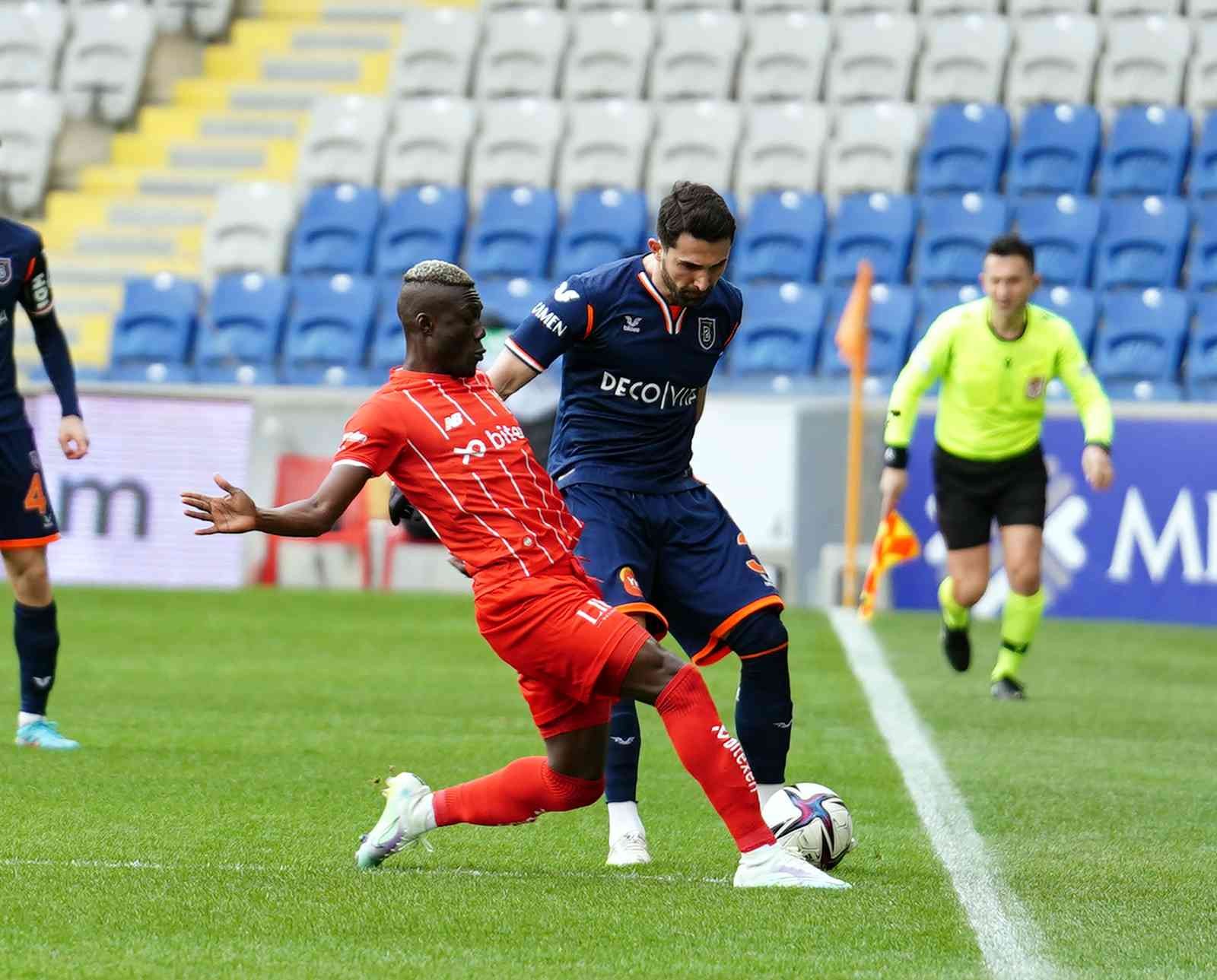Spor Toto Süper Lig’in 29. haftasında Medipol Başakşehir, Antalyaspor’u ağırlıyor. Mücadelenin ilk yarısı Antalyaspor’un 1-0 üstünlüğü ile ...