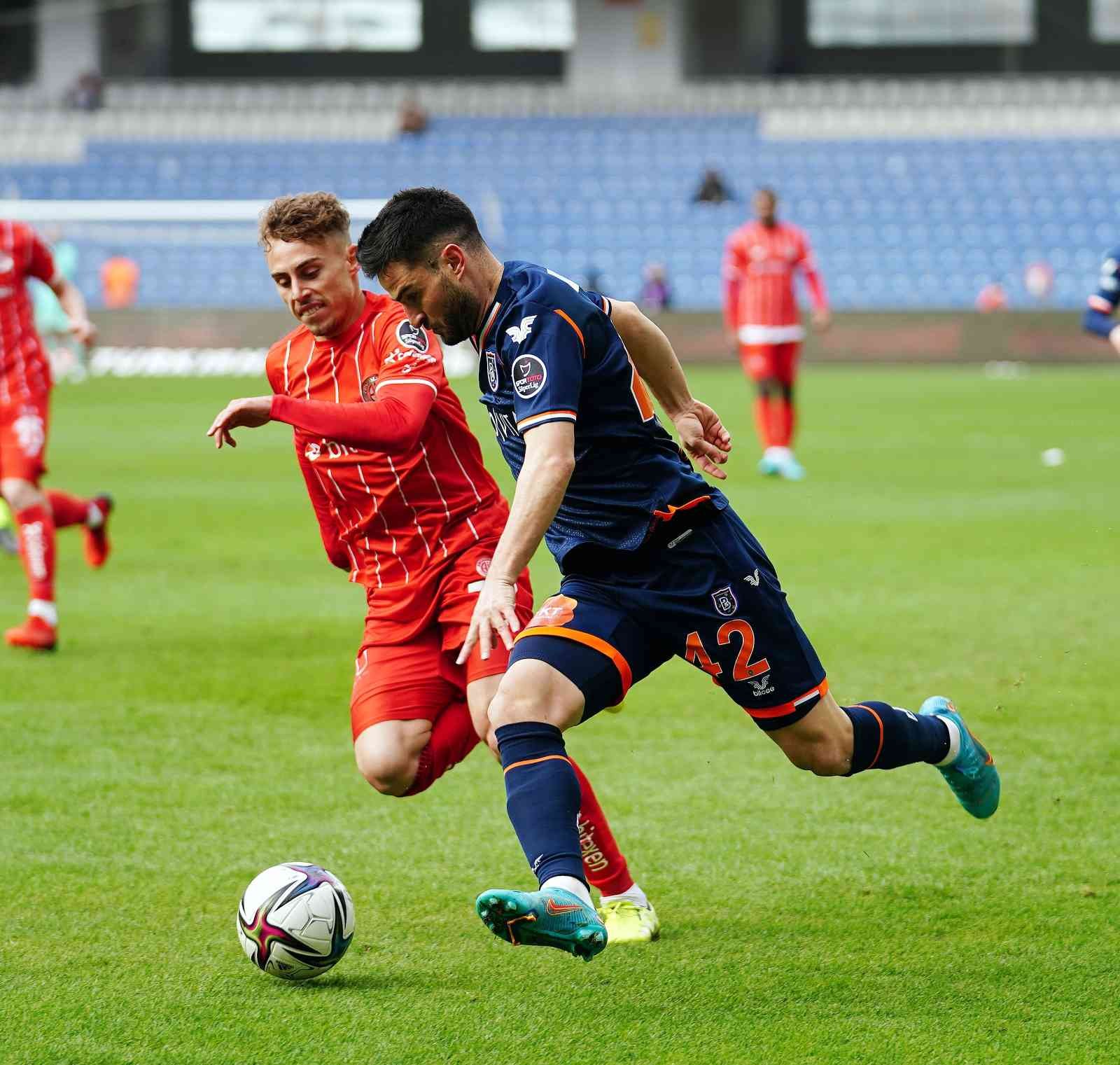 Spor Toto Süper Lig’in 29. haftasında Medipol Başakşehir, sahasında karşılaştığı Antalyaspor’a 1-0 mağlup oldu. Maçtan dakikalar (İkinci yarı ...