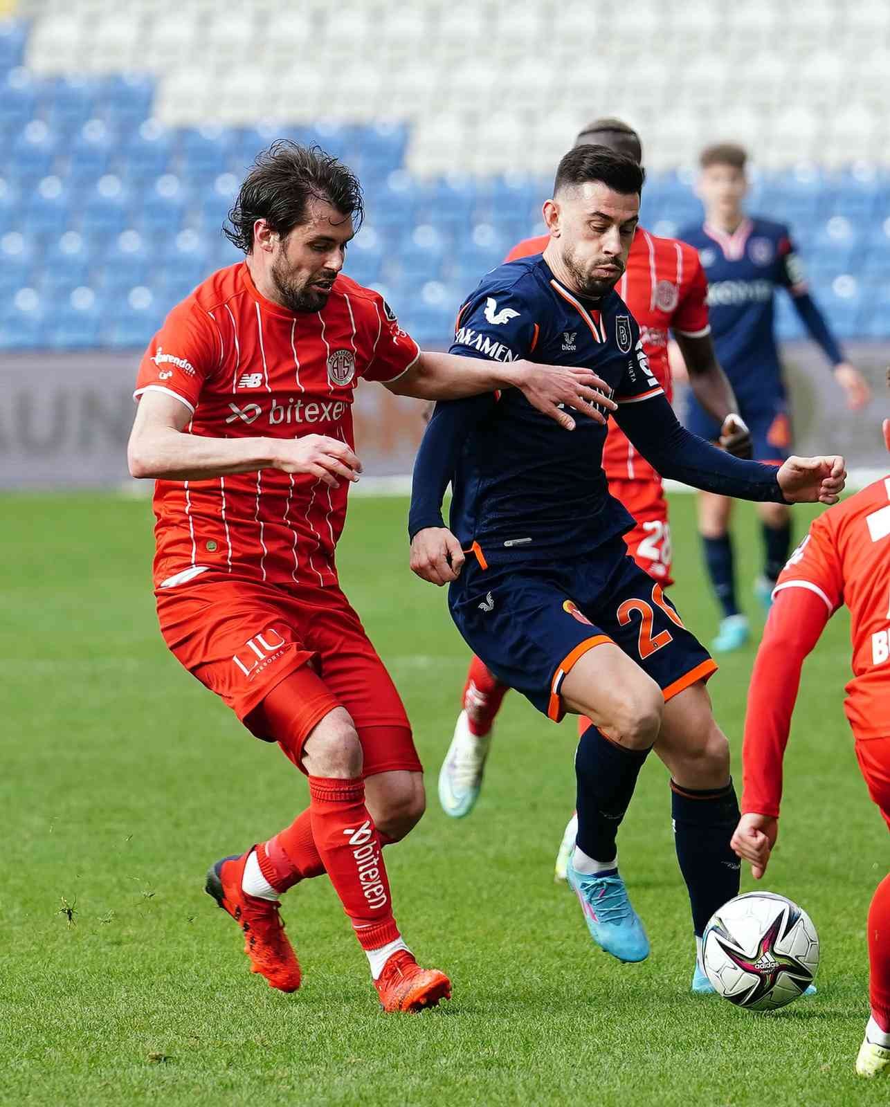 Spor Toto Süper Lig’in 29. haftasında Medipol Başakşehir, sahasında karşılaştığı Antalyaspor’a 1-0 mağlup oldu. Maçtan dakikalar (İkinci yarı ...
