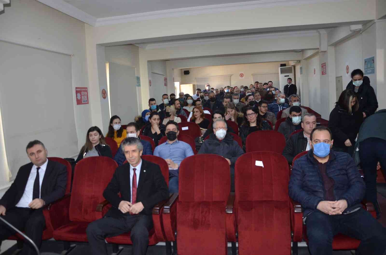 Stok ve ihracattan dönenen yaş meyve konuları masaya yatırıldı Tekirdağ’da Bitki Koruma Ürünleri bayi ve toptancı toplantıları düzenleniyor. Toplantıda, stok konuları ve sebebiyle ihracattan dönen yaş meyve ...