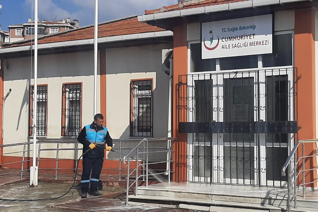 Süleymanpaşa dört bir yandan dezenfekte ediliyor Tekirdağ üleymanpaşa Belediyesi, ilkbaharın yaklaşması ile birlikte gerilemesi beklenen Korona virüsü salgını ile mücadelede ayağını gazdan ...