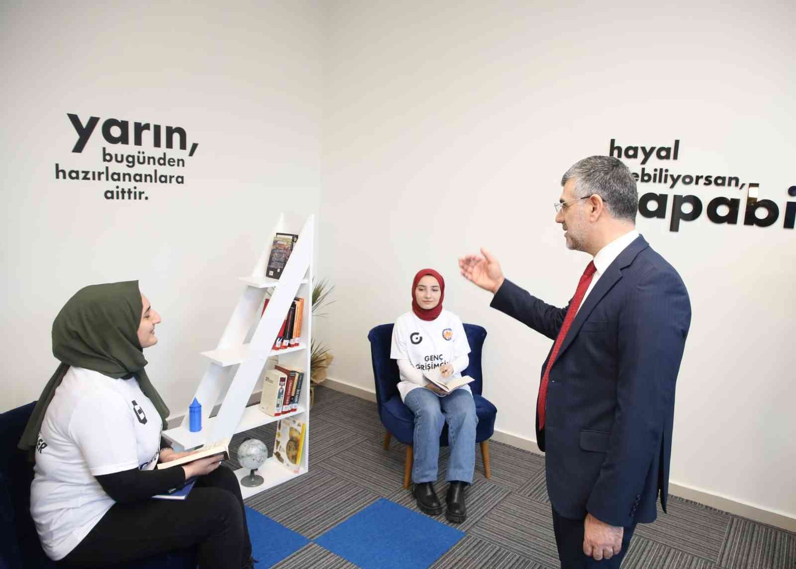 Sultanbeyli’de girişimci gençlere çalışma ofisi hediye Mart ayının ilk haftası Girişimcilik Haftası olarak kutlanıyor. Sultanbeyli Belediyesi de gençler için girişimcilikle ilgili yeni bir projeyi ...