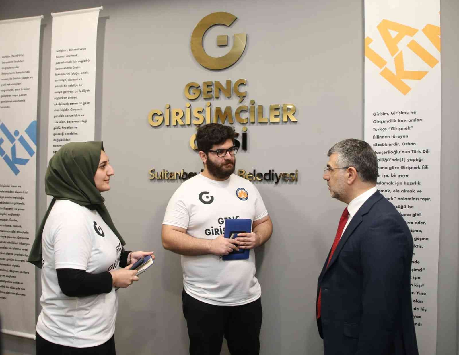 Sultanbeyli’de girişimci gençlere çalışma ofisi hediye Mart ayının ilk haftası Girişimcilik Haftası olarak kutlanıyor. Sultanbeyli Belediyesi de gençler için girişimcilikle ilgili yeni bir projeyi ...