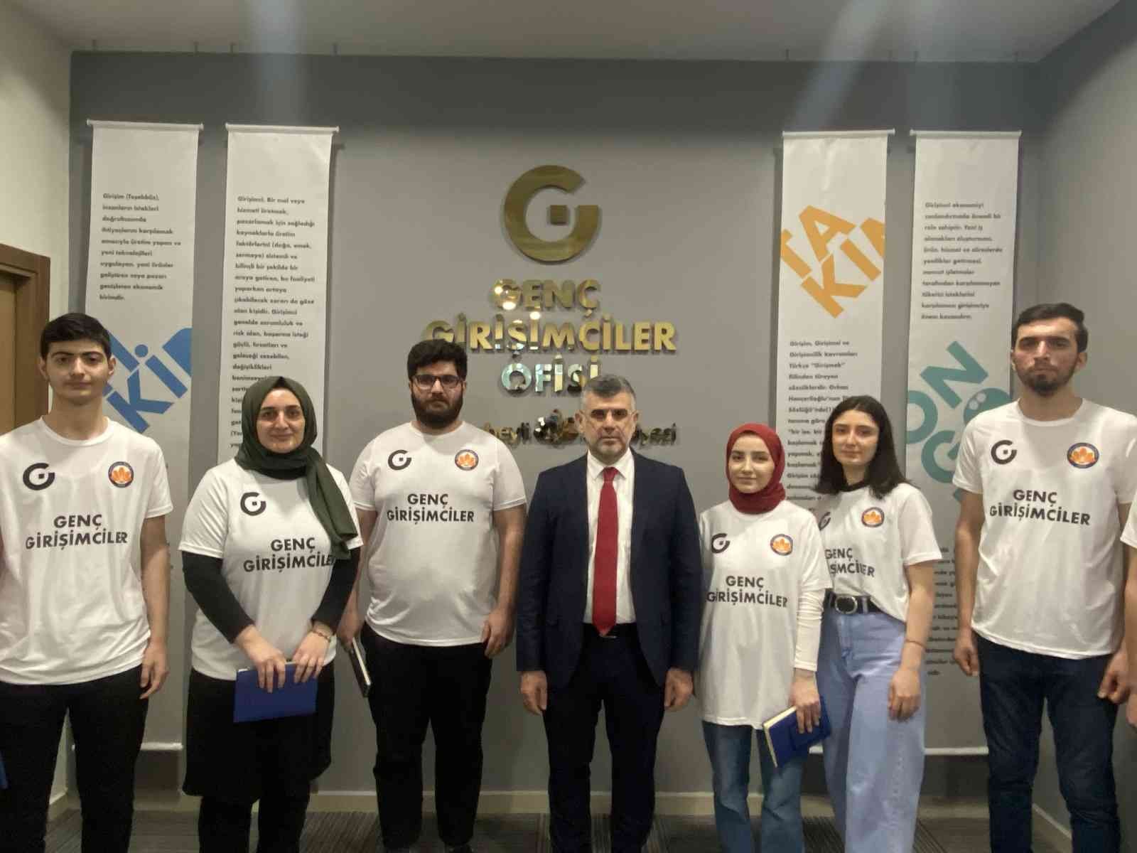 Sultanbeyli’de girişimci gençlere çalışma ofisi hediye Mart ayının ilk haftası Girişimcilik Haftası olarak kutlanıyor. Sultanbeyli Belediyesi de gençler için girişimcilikle ilgili yeni bir projeyi ...