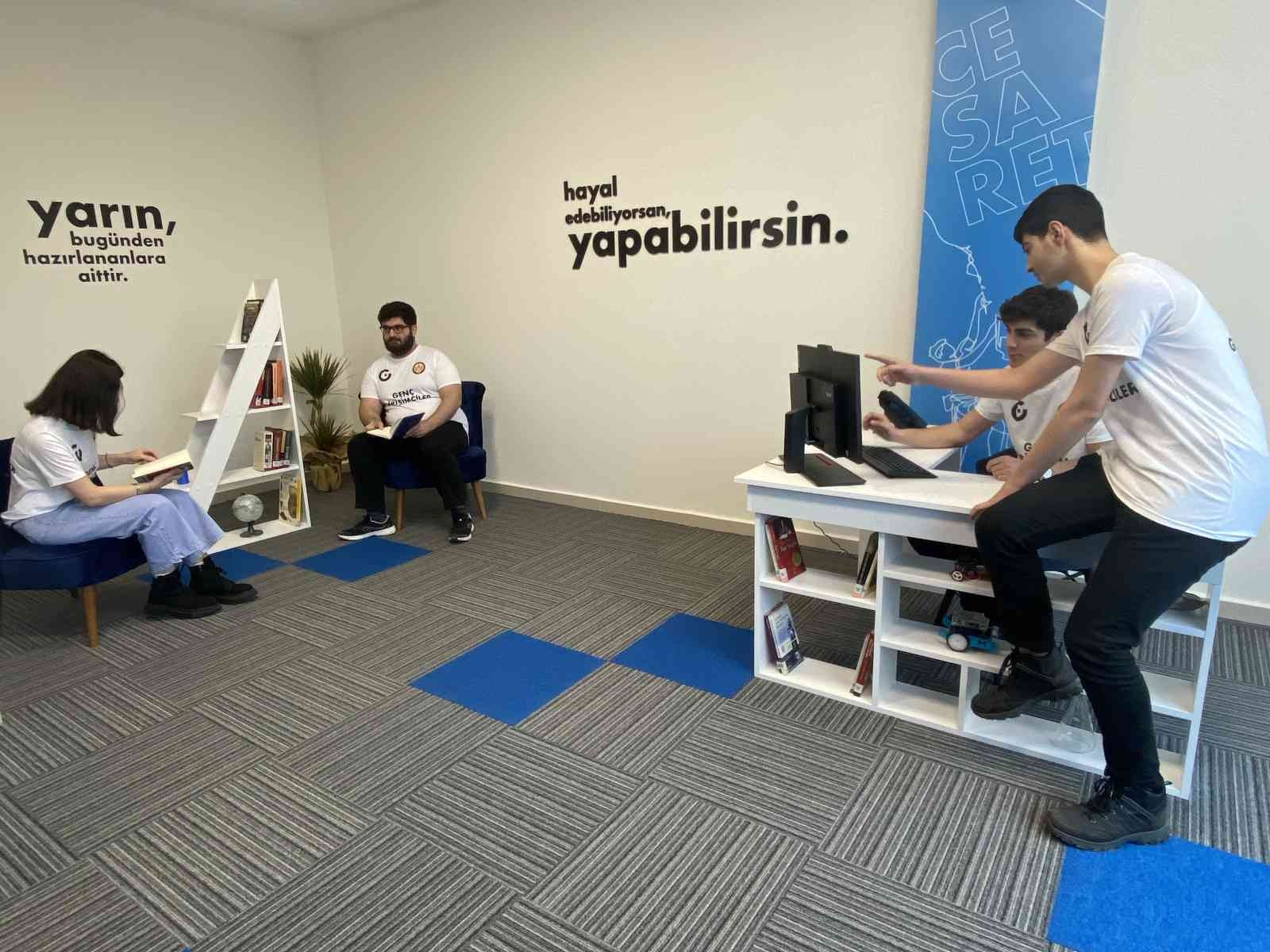 Sultanbeyli’de girişimci gençlere çalışma ofisi hediye Mart ayının ilk haftası Girişimcilik Haftası olarak kutlanıyor. Sultanbeyli Belediyesi de gençler için girişimcilikle ilgili yeni bir projeyi ...