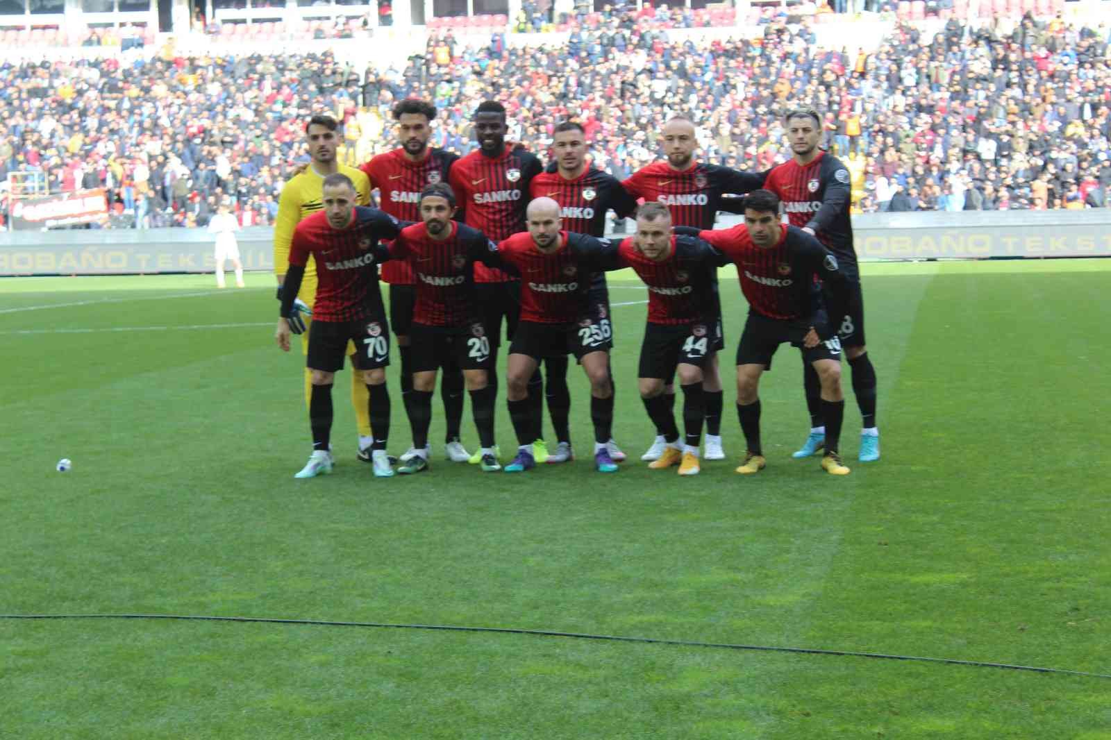 Süper Lig’de 30. hafta geride kalırken, 7 ev sahibi takımın sahadan galibiyetle ayrılması son haftalara girilirken heyecanı da artırdı. Kümede ...