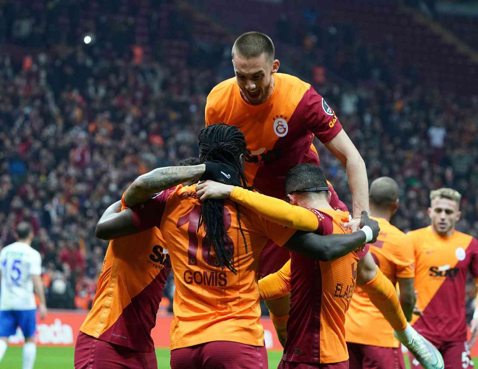 Spor Toto Süper Lig’in 27. haftasında gol rekoru kırıldı. 10 karşılaşmada toplam 44 gol atılırken, bu durum 64. sezonunu yaşayan ligde en fazla ...