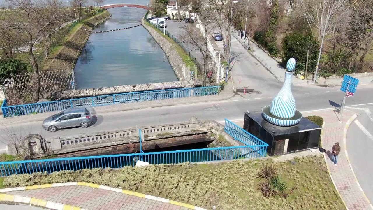 İstanbul’da Cumhuriyet döneminin ilk betonarme köprülerinden olan Tarihi Küçüksu Köprüsü bakımsızlık nedeniyle yıkılma tehlikesiyle karşı karşıya ...
