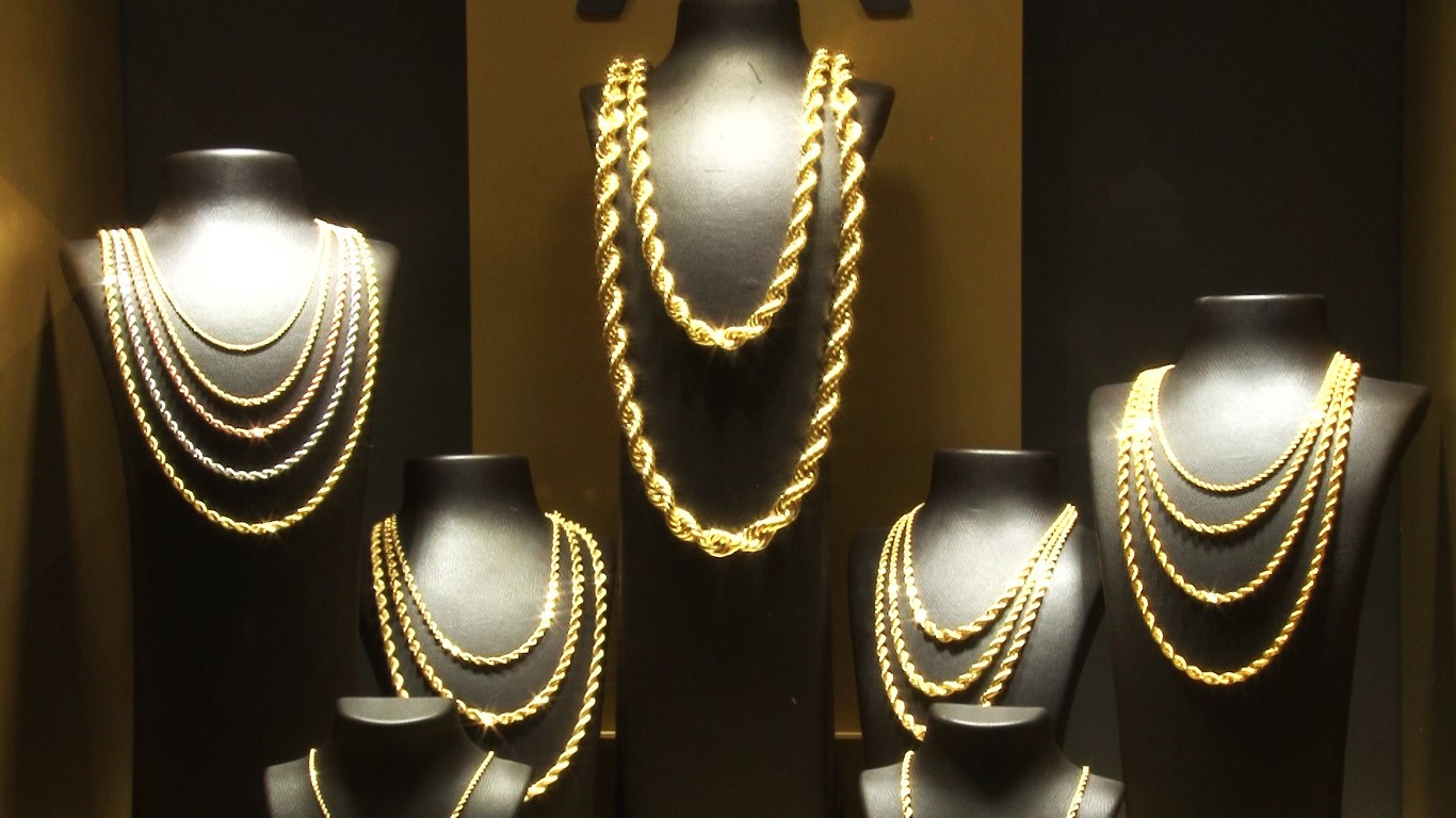 Kuyum sektörü ile mücevher sektörünün önemli firmaları, altın üreticileri İstanbul Jewelry Show fuarında yer alıyor. Fuarda yastık altı ...