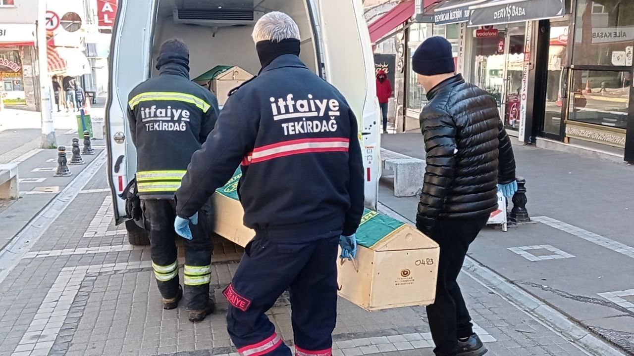 Tek başına kaldığı metruk dükkânda yanarak can verdi Tekirdağ’ın Malkara ilçesinde tek başına kaldığı 10 metrekarelik metruk bir dükkânda yaşama tutunmak için mücadele veren 61 yaşındaki Tahir Kif ...