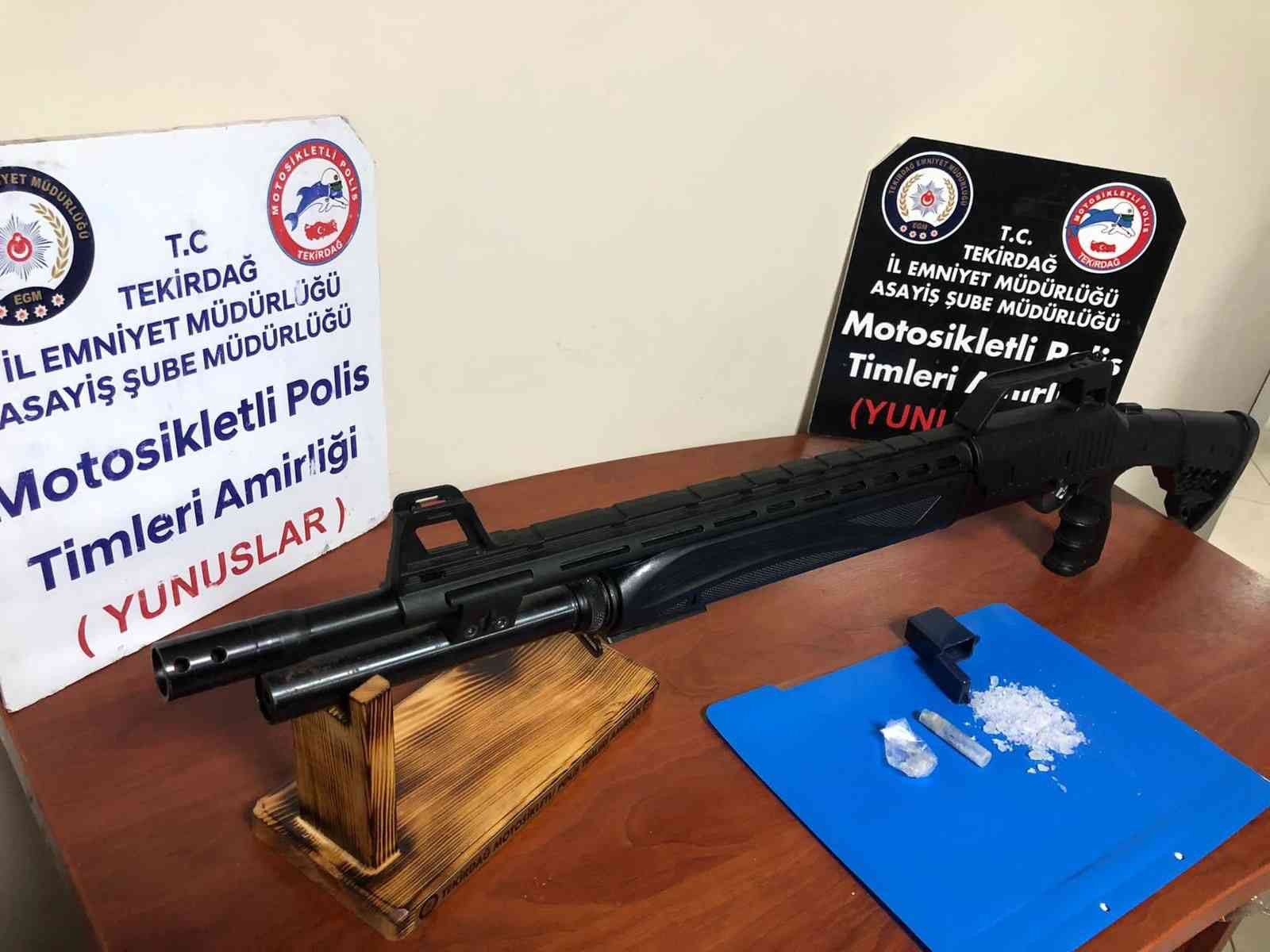 Tekirdağ il genelinde 138 kişi çeşitli suçlardan tutuklandı Tekirdağ il genelinde suçların önlenmesine yönelik yapılan operasyonlarda çeşitli suçlardan aranan 138 kişi tutuklandı. Tekirdağ il merkezi ve ...