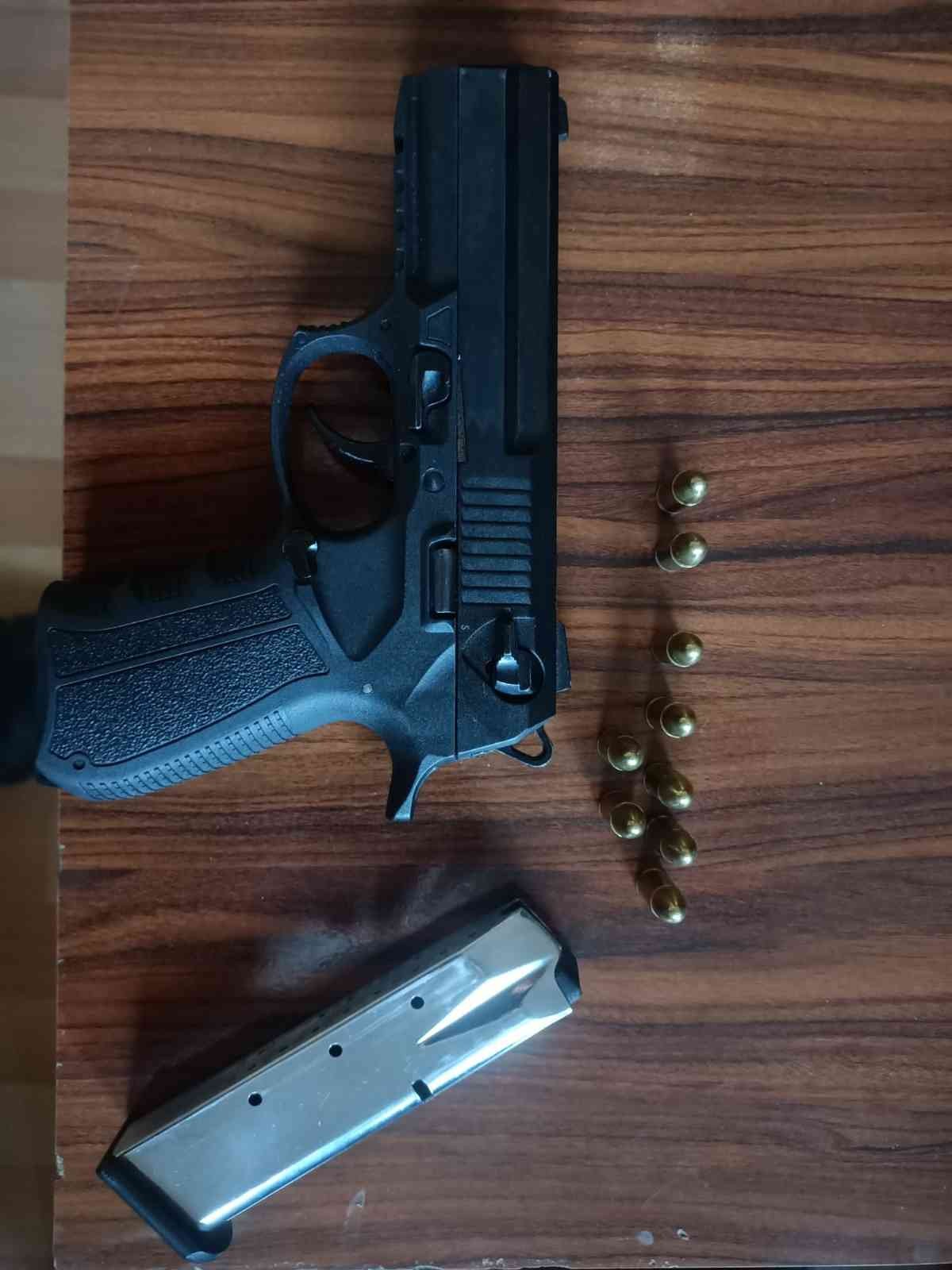 Tekirdağ il genelinde 138 kişi çeşitli suçlardan tutuklandı Tekirdağ il genelinde suçların önlenmesine yönelik yapılan operasyonlarda çeşitli suçlardan aranan 138 kişi tutuklandı. Tekirdağ il merkezi ve ...