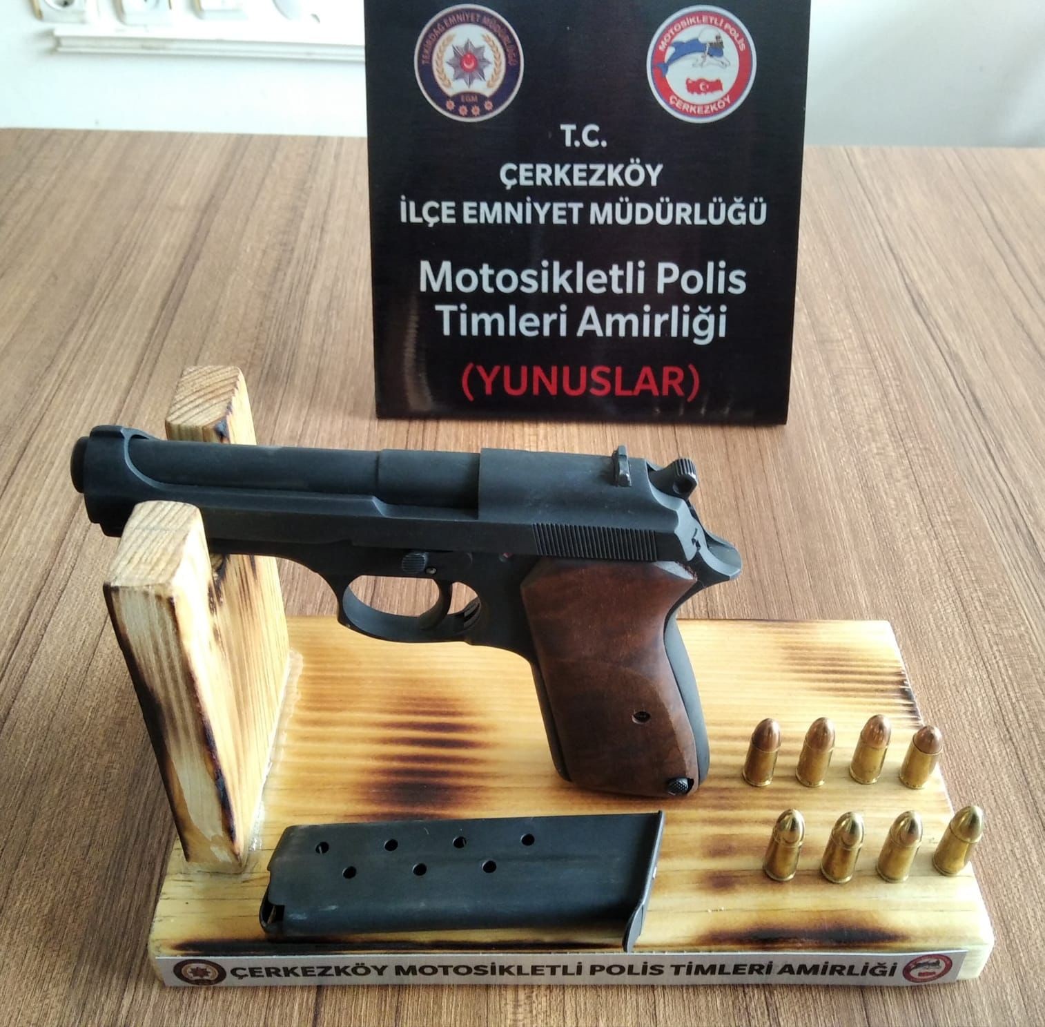 Tekirdağ il genelinde 138 kişi çeşitli suçlardan tutuklandı Tekirdağ il genelinde suçların önlenmesine yönelik yapılan operasyonlarda çeşitli suçlardan aranan 138 kişi tutuklandı. Tekirdağ il merkezi ve ...