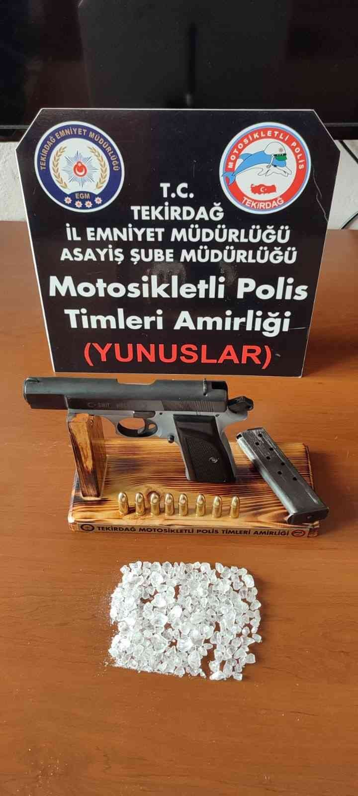 Tekirdağ il genelinde 138 kişi çeşitli suçlardan tutuklandı Tekirdağ il genelinde suçların önlenmesine yönelik yapılan operasyonlarda çeşitli suçlardan aranan 138 kişi tutuklandı. Tekirdağ il merkezi ve ...