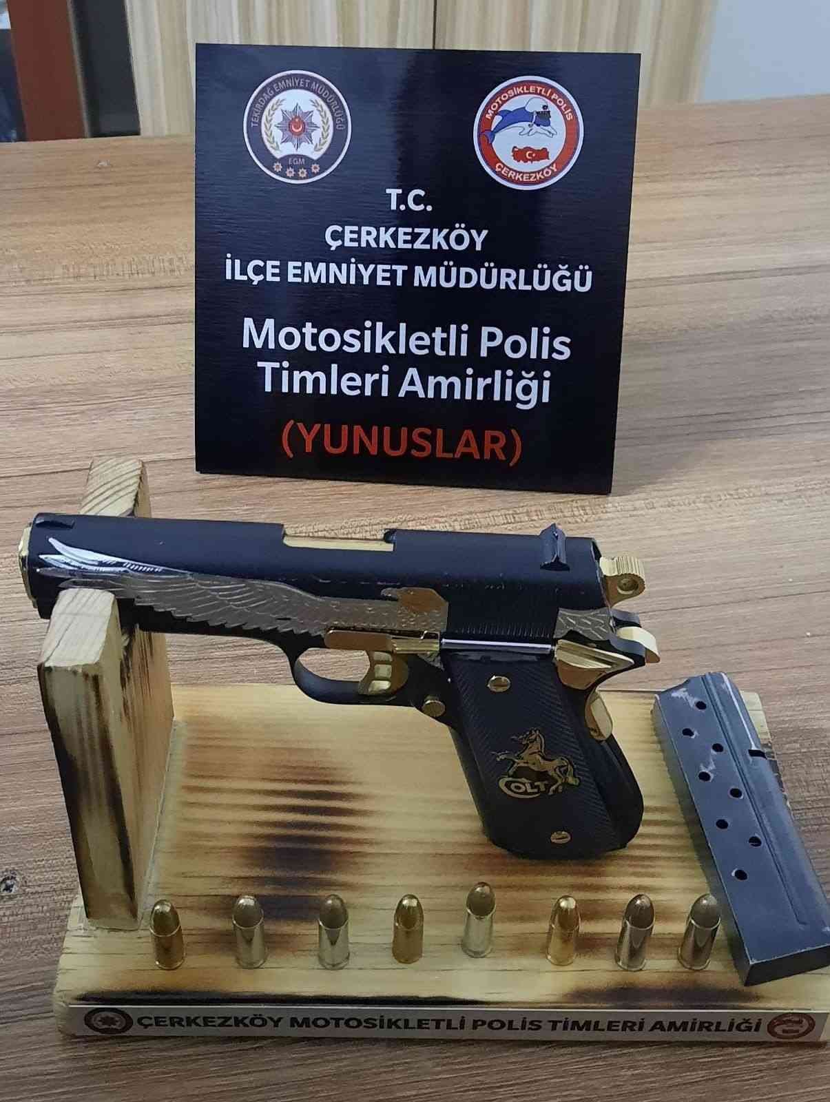 Tekirdağ il genelinde 138 kişi çeşitli suçlardan tutuklandı Tekirdağ il genelinde suçların önlenmesine yönelik yapılan operasyonlarda çeşitli suçlardan aranan 138 kişi tutuklandı. Tekirdağ il merkezi ve ...