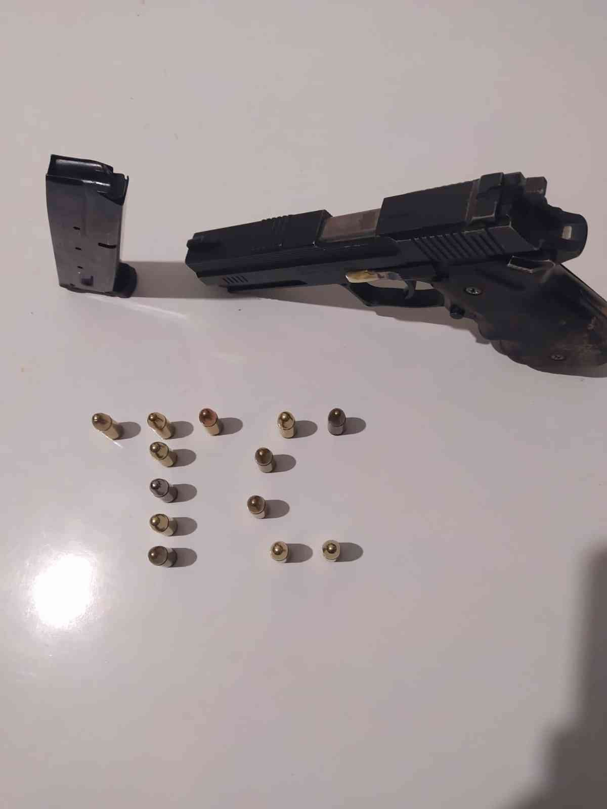 Tekirdağ il genelinde 138 kişi çeşitli suçlardan tutuklandı Tekirdağ il genelinde suçların önlenmesine yönelik yapılan operasyonlarda çeşitli suçlardan aranan 138 kişi tutuklandı. Tekirdağ il merkezi ve ...