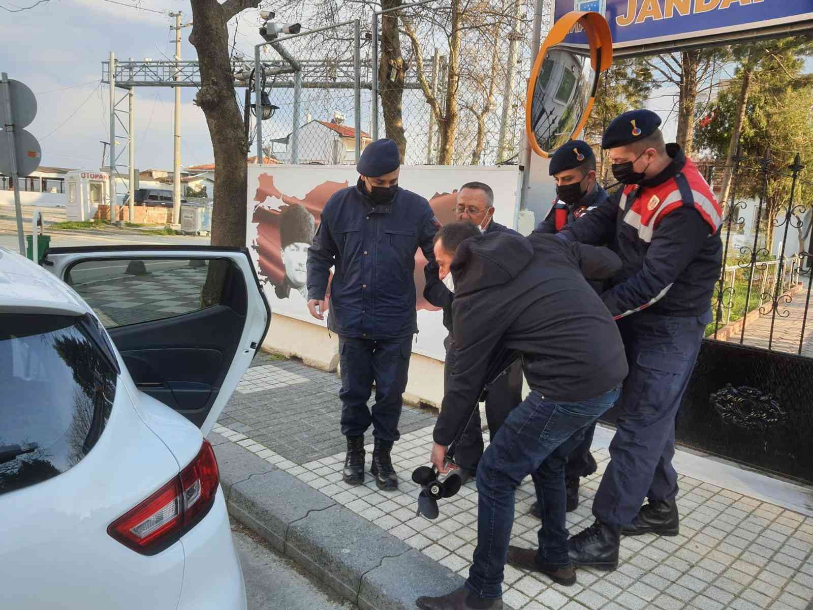 Tekirdağ'da Çalıntı tekne motoru bulundu Tekirdağ’ın Süleymanpaşa ilçesinde çalınan 27 bin lira değerindeki tekne motoru bulunarak sahibine teslim edildi. Süleymanpaşa ilçesi Barbaros ...