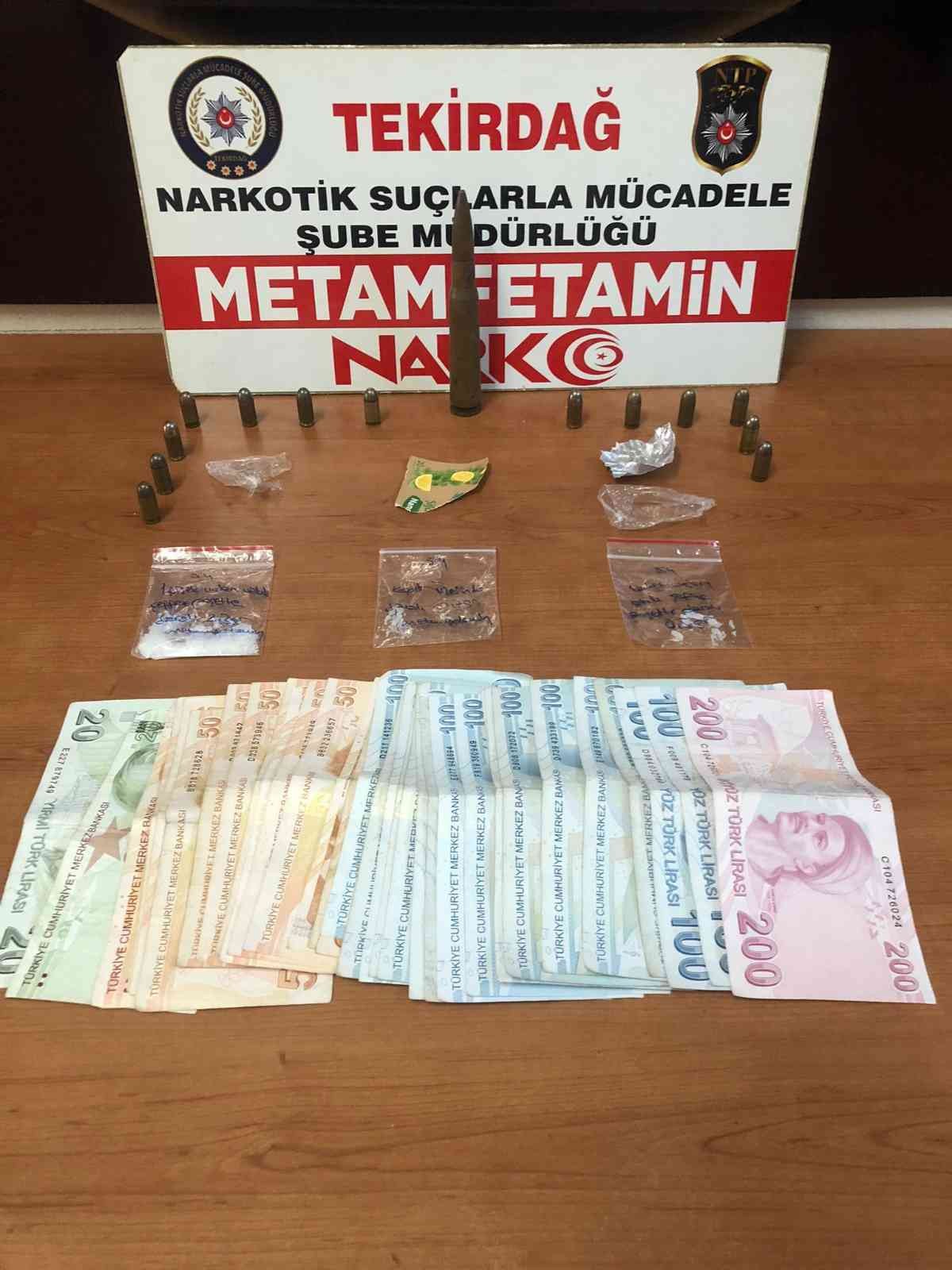 Tekirdağ’da torbacı operasyonu: 13 kilo uyuşturucu ele geçirildi Tekirdağ il genelinde yapılan toplam 14 ayrı operasyonda 24 şüpheli uyuşturucu madde satışı yaptığı gerekçesi ile yasal işleme tabi tutuldu. Bu ...