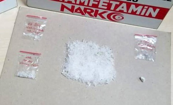 Tekirdağ’da uyuşturucu operasyonu: 9 gözaltı Tekirdağ’ın Süleymanpaşa ve Çorlu ilçelerinde düzenlenen uyuşturucu operasyonlarında 9 şüpheli şahıs gözaltına alındı. Tekirdağ İl Emniyet ...