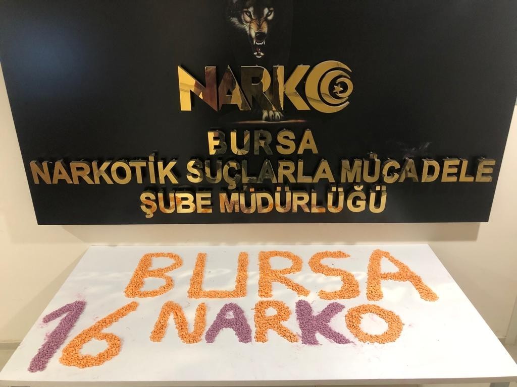 Termal dronlu büyük uyuşturucu operasyonu : 63 tutuklama Bursa merkezli 6 ilde 1500 polisin katılımıyla gerçekleştirilen dev uyuşturucu operasyonunda 82 kişi gözaltına alındı. Operasyon kapsamında ...