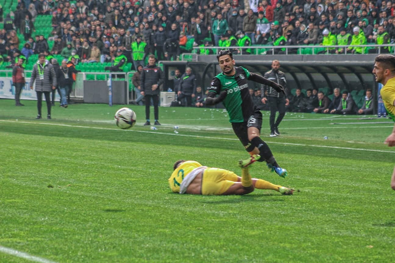 TFF 2. Lig: Sakaryaspor: 2 - Adıyaman Futbol Kulübü: 0 0 mağlup etti. Stat: Yeni Sakarya Atatürk Hakemler: Cihan Aydın xx, Muhammet Oğuzhan Öztaş xx, Mehmet Kuru xx Sakaryaspor: Furkan Köse xx (Fatih ...