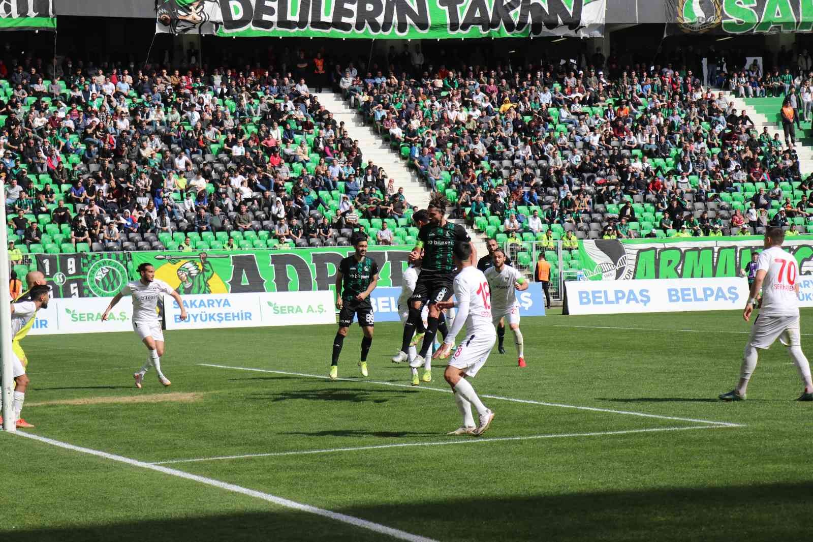 TFF 2. Lig: Sakaryaspor: 3 - Diyarbekirspor: 0 TFF 2. Lig Kırmızı Grup 32. haftasında Sakaryaspor, sahasında karşılaştığı Diyarbekirspor’u 3-0 mağlup etti. Stat: Yeni Sakarya Atatürk Hakemler ...
