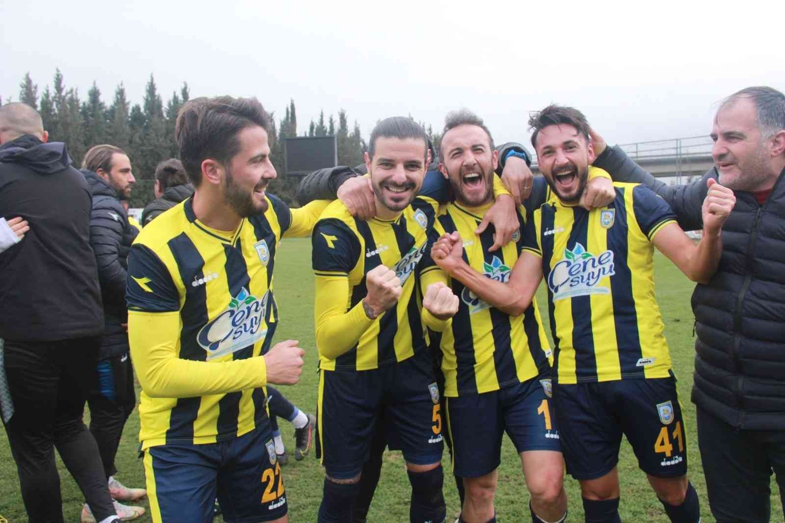 TFF 3. Lig 3. Grup’ta play-off mücadelesi veren Belediye Derincespor, 26. hafta karşılaşmasında Gümüşhane Sportif Faaliyetler’i 3-0 mağlup etti ...