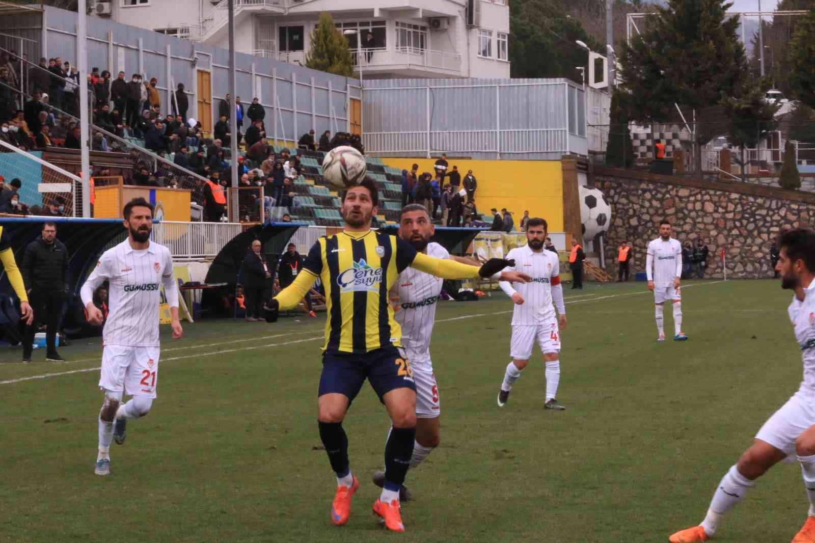 TFF 3. Lig 3. Grup’ta play-off mücadelesi veren Belediye Derincespor, 26. hafta karşılaşmasında Gümüşhane Sportif Faaliyetler’i 3-0 mağlup etti ...