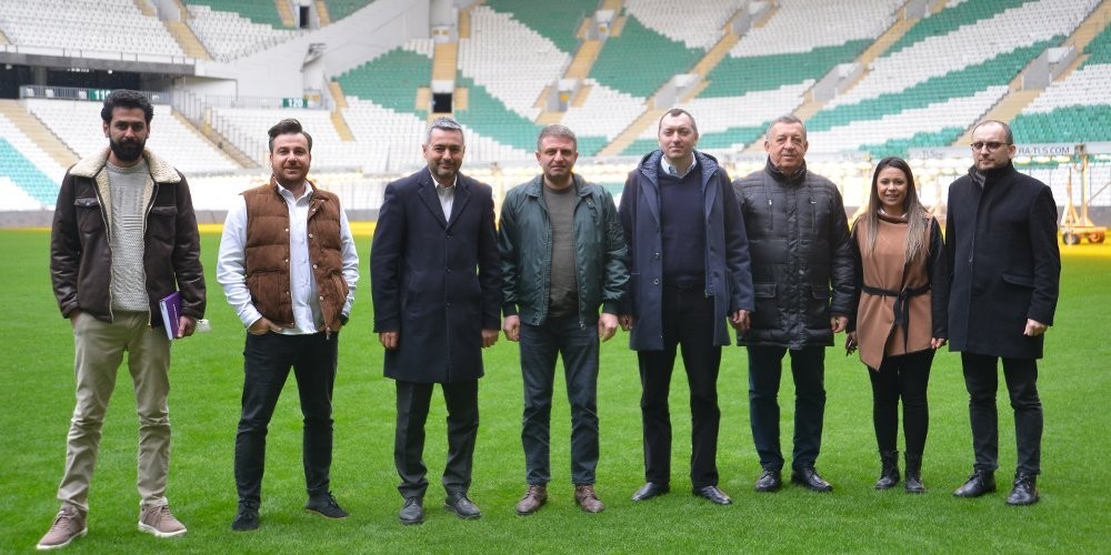Bursaspor Kulübü, Timsah Park ve Özlüce İbrahim Yazıcı Tesisleri’nin çimleri ile ilgili dikkat çeken hamleler yapmaya devam ediyor. Dünyanın önde ...