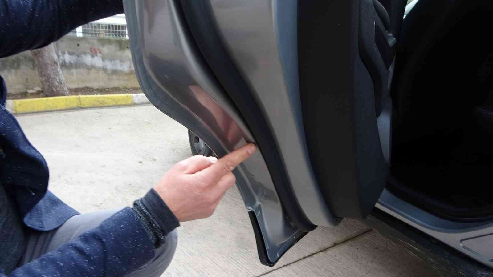 Tokat’tan gelip İstanbul’da aldığı sıfır araç 50 bin TL hasarlı çıktı Tokat’ta ikamet eden Gazi Kürk, İstanbul’a gelerek bayiden aldığı sıfır aracı ekspertize götürdü. Kürk, 450 bin TL ödeyerek aldığı sıfır ...